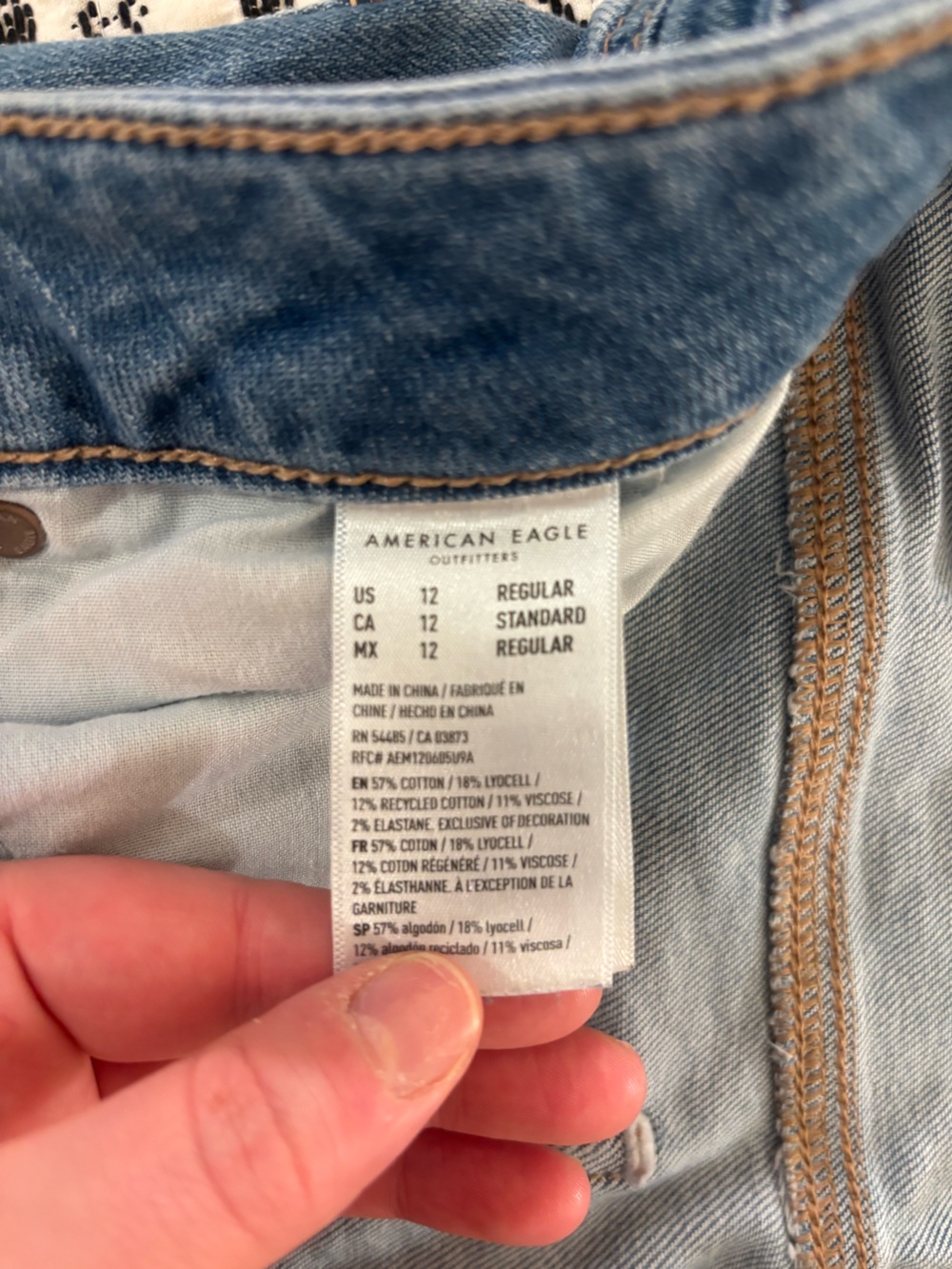American Eagle Outfitters Light Blue Relaxed Jeans - Picture 4 of 4